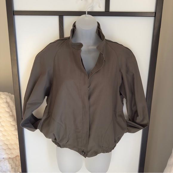 Howard Wolf Green Windbreaker with Relaxed Fit and Foldable Collar - Picture 5 of 11